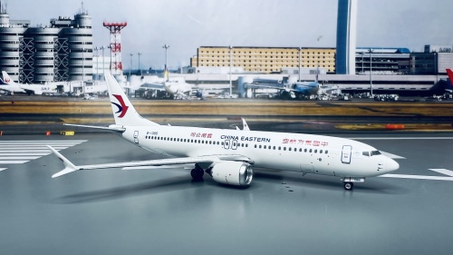 China Eastern 中国东方航空 Boeing 737 MAX 8 B-1385 2014s colors. With rolling gears. PH11464 Phoenix 1:400
