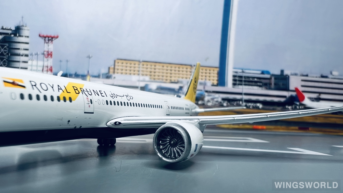 Phoenix 1:400 PH10844 Royal Brunei 文莱皇家航空 Boeing 787-8 V8-DLA