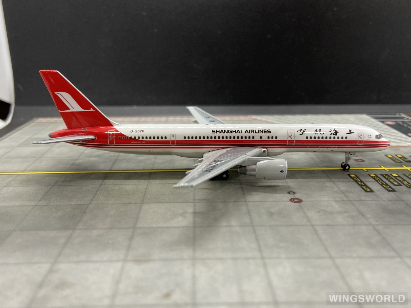 Phoenix 1:400 PH10661 Shanghai Airlines 上海航空 Boeing 757-200 B-2876