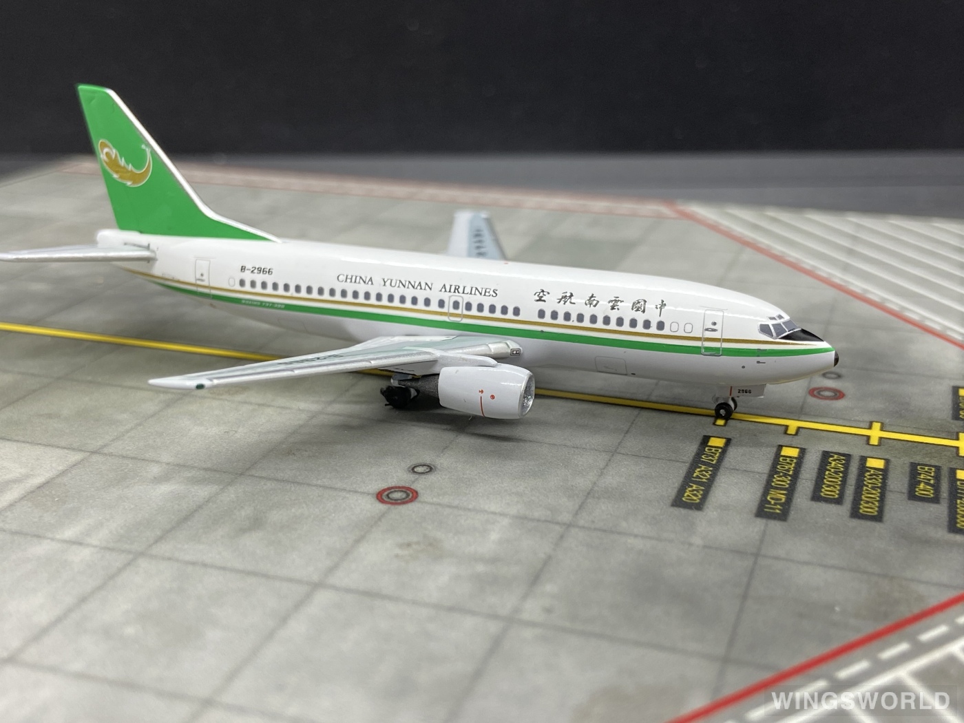 Skywings 1:400 SKY-007 China Yunnan Airlines 中国云南航空 Boeing 737-300 B-2966