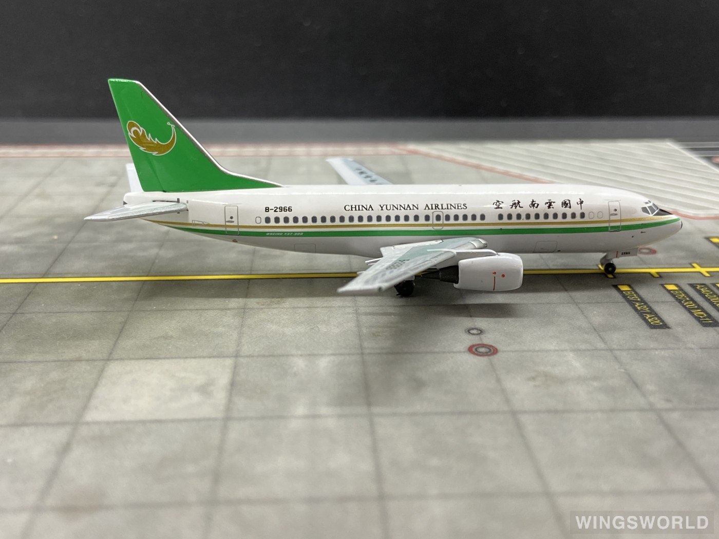 Skywings 1:400 SKY-007 China Yunnan Airlines 中国云南航空 Boeing 737-300 B-2966