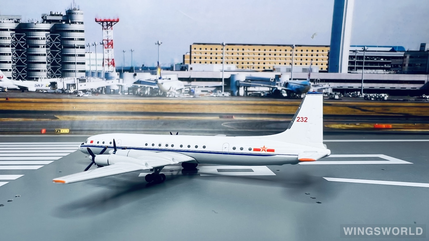 YU MODEL 1:400 YU0003 PLAAF 中国空军 Ilyushin Il-18 232