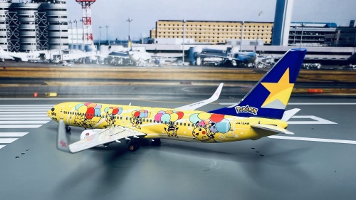 Phoenix Skymark Airlines Boeing 737-800 'Pikachu' JA73AB 1