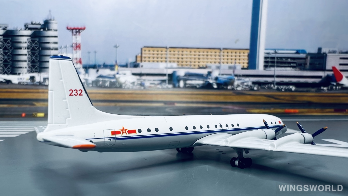 YU MODEL 1:400 YU0003 PLAAF 中国空军 Ilyushin Il-18 232