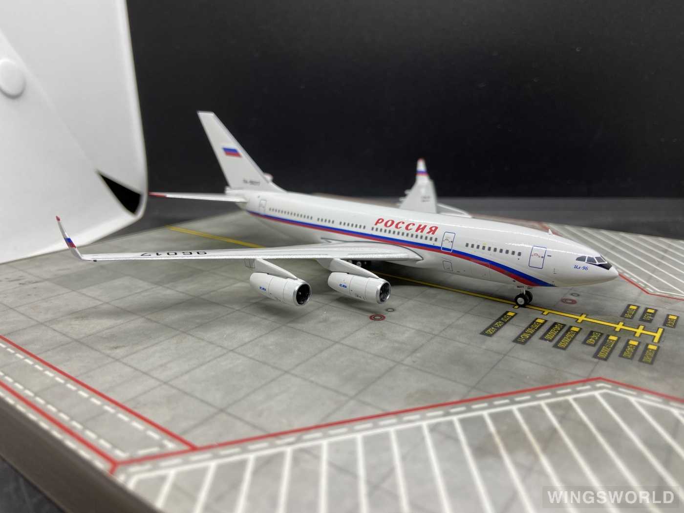 Phoenix 1:400 PH11728 Rossiya Special Flight Detachment Ilyushin Il-96 RA-96017