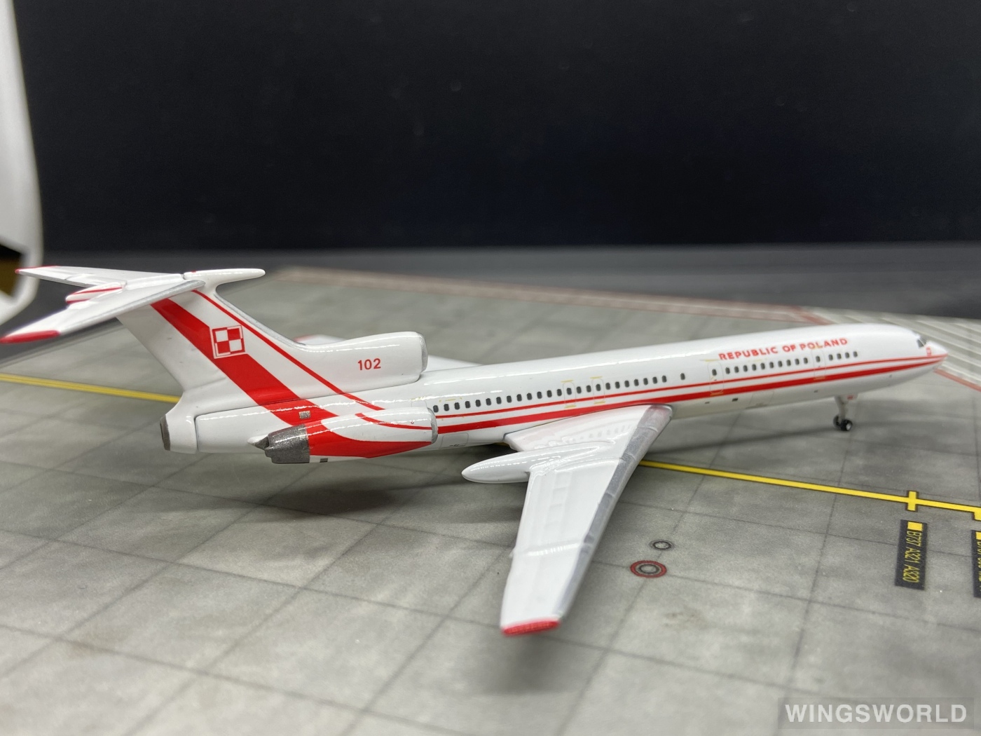 Phoenix 1:400 PH154102 Polish Air Force 波兰空军 Tupolev Tu-154 102