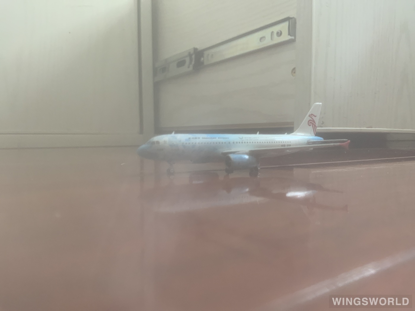 Phoenix 1:400 PH11339 Shenzhen Airlines 深圳航空 Airbus A320 B-6749