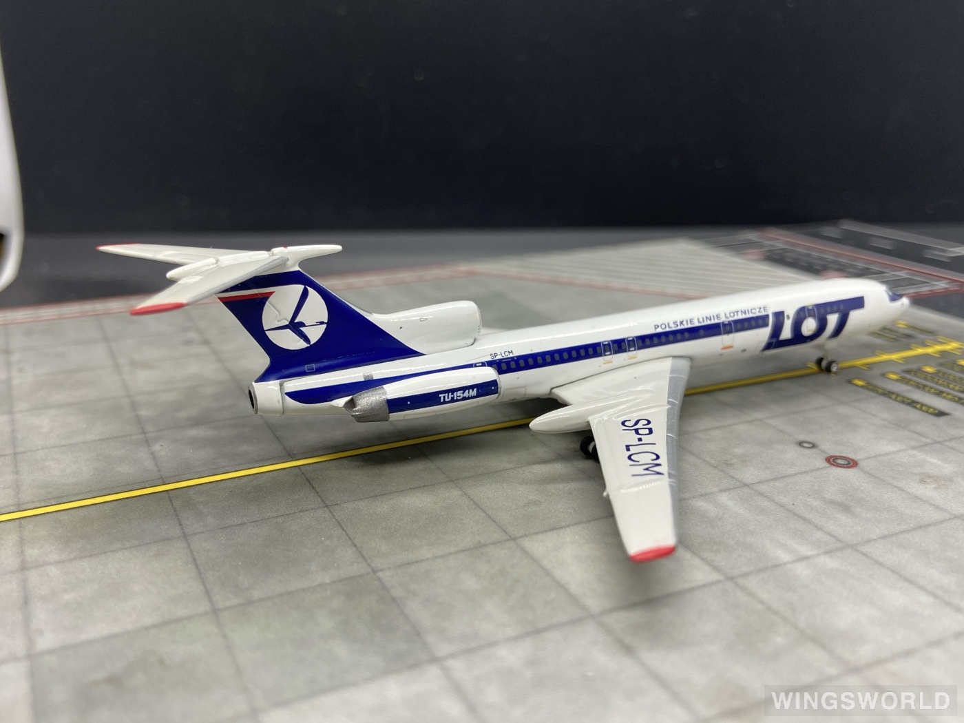 Phoenix 1:400 PH11041 LOT 波兰航空 Tupolev Tu-154 SP-LCM