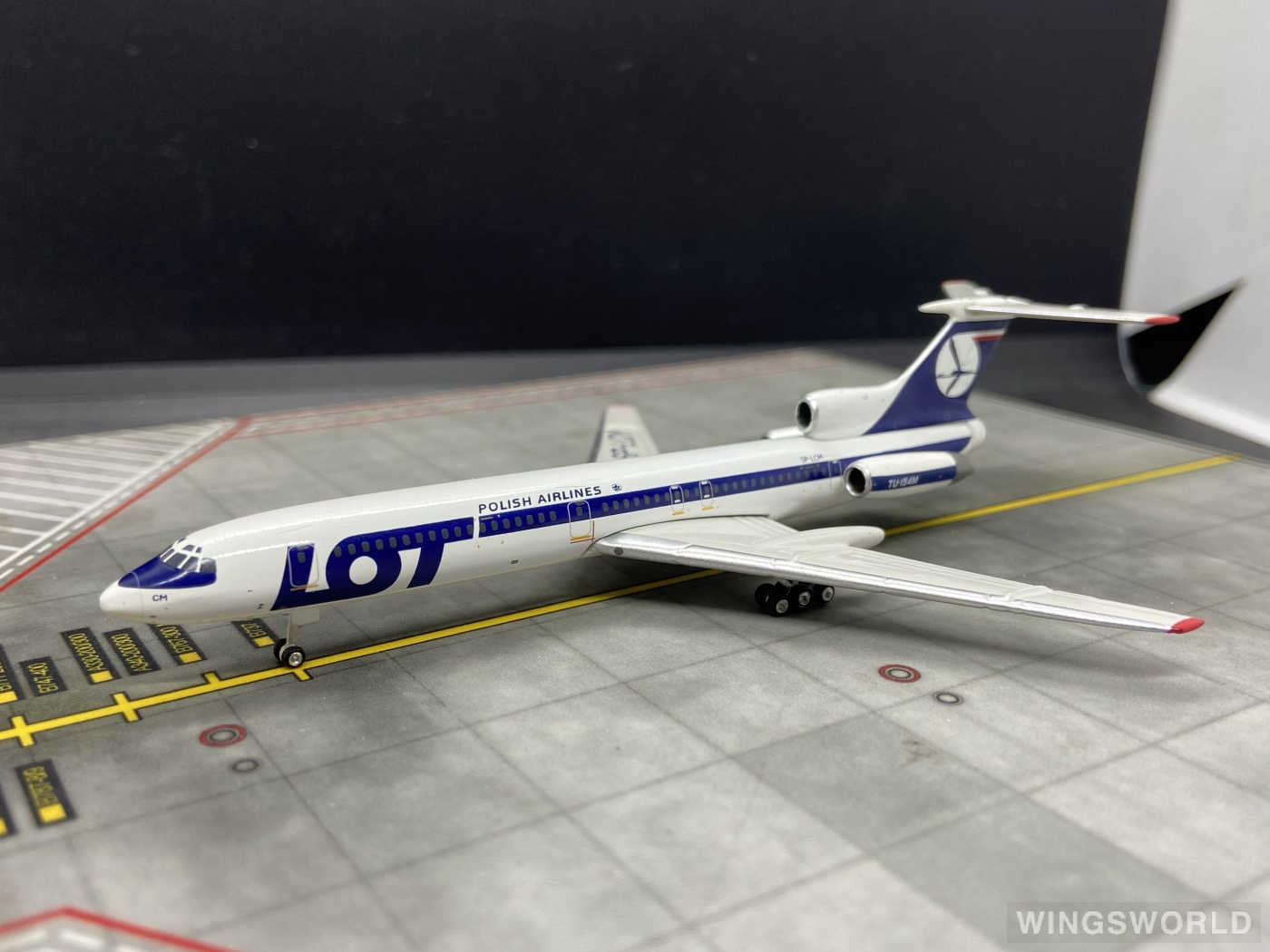 Phoenix 1:400 PH11041 LOT 波兰航空 Tupolev Tu-154 SP-LCM