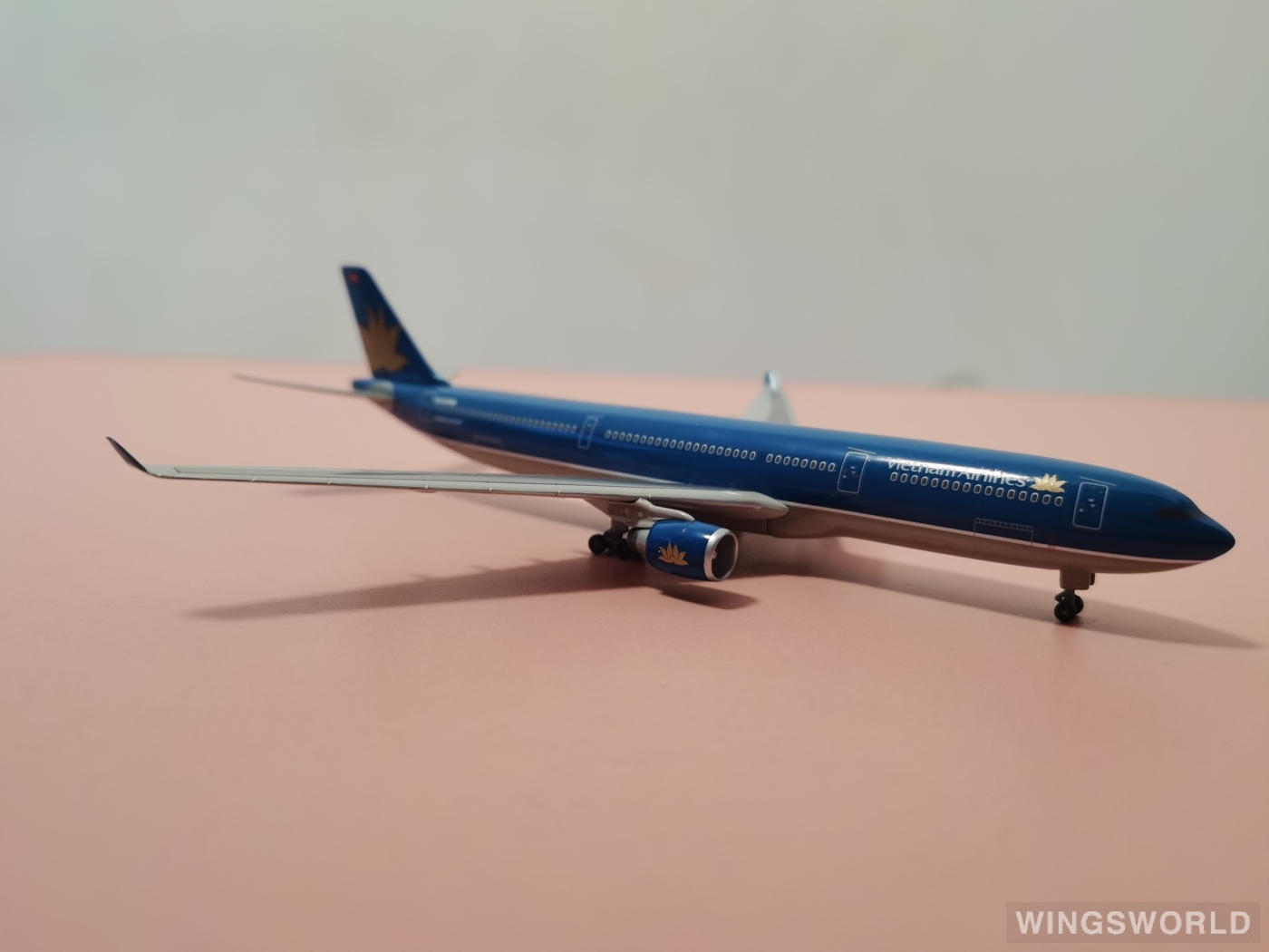 Dragon Models 1:400 55553 Vietnam Airlines 越南航空 Airbus A330-300 N225LF