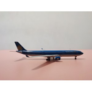 Vietnam Airlines 越南航空 Airbus A330-300 N225LF  55553 Dragon Models 1:400