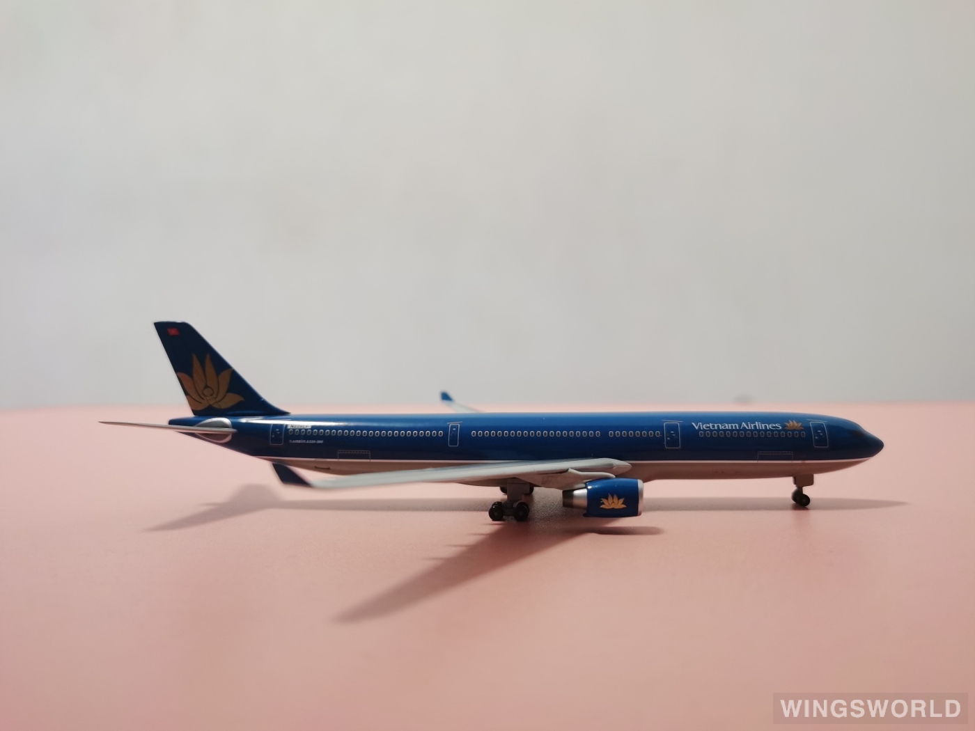 Dragon Models 1:400 55553 Vietnam Airlines 越南航空 Airbus A330-300 N225LF