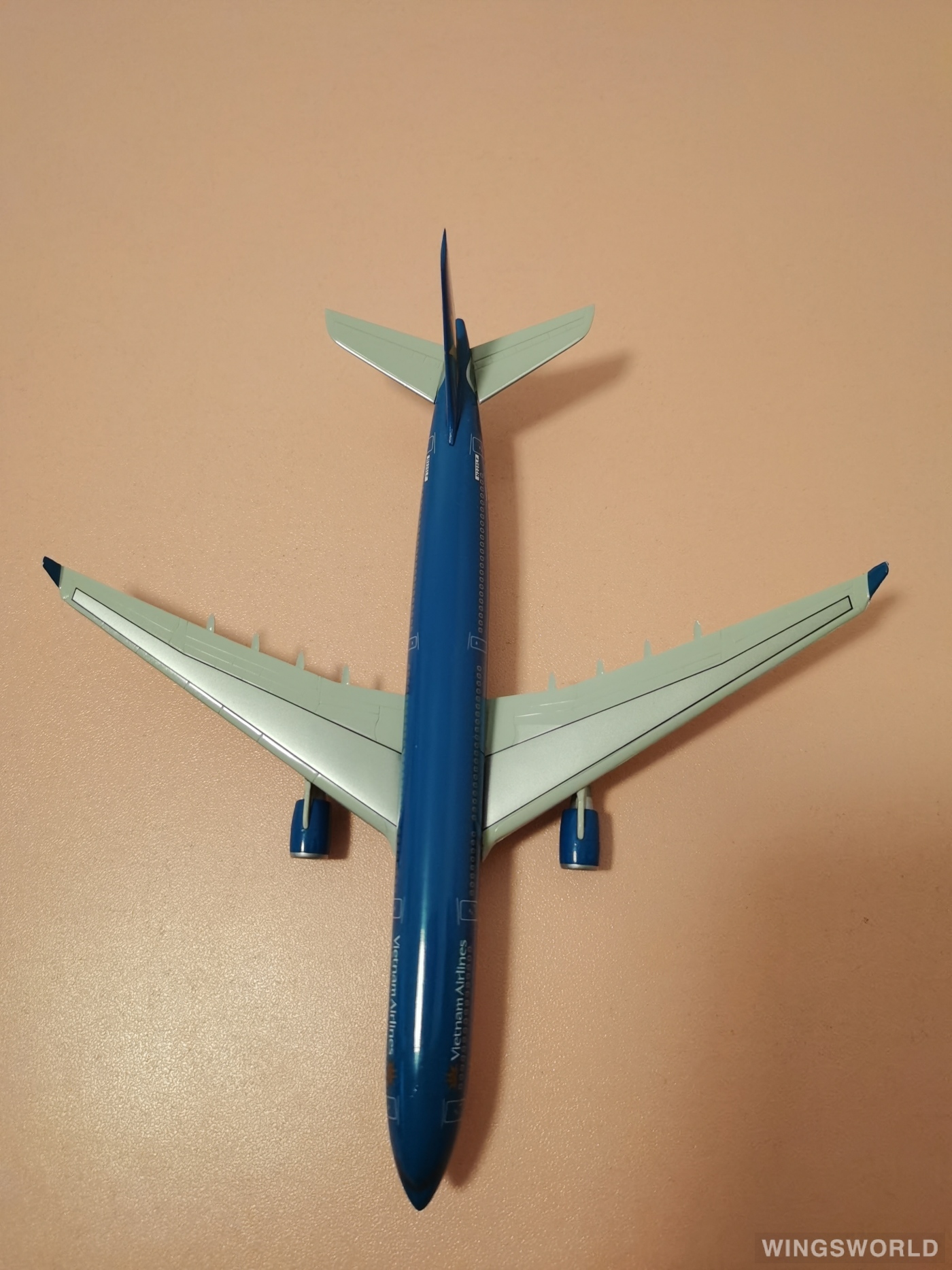 Dragon Models 1:400 55553 Vietnam Airlines 越南航空 Airbus A330-300 N225LF