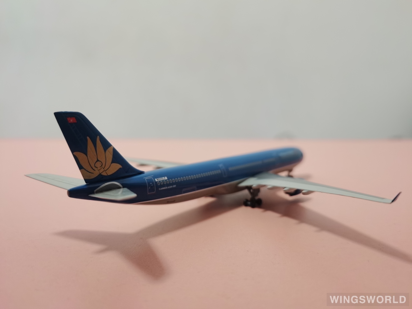 Dragon Models 1:400 55553 Vietnam Airlines 越南航空 Airbus A330-300 N225LF