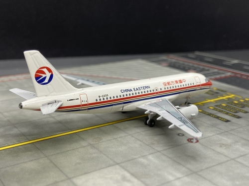 China Eastern 中国东方航空 Airbus A319 B-2333 1990s colors. With rolling gears. ACB2333 AeroClassics 1:400