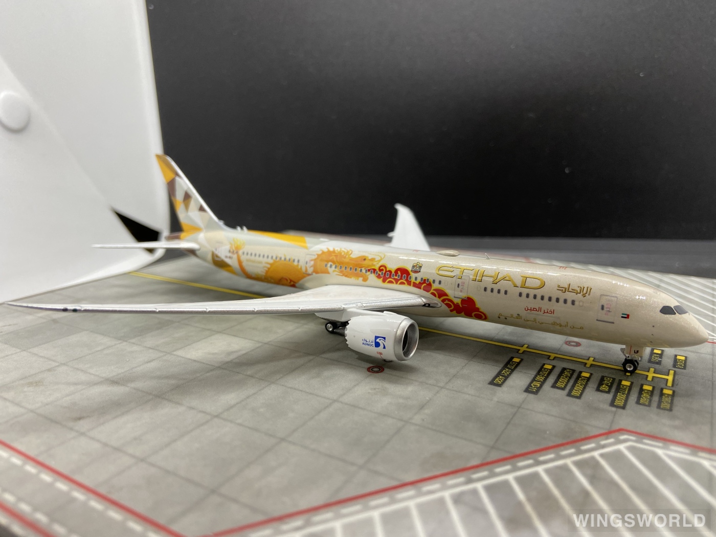 Phoenix 1:400 PH04325 Etihad Airways 阿提哈德航空 Boeing 787-9 A6-BLF