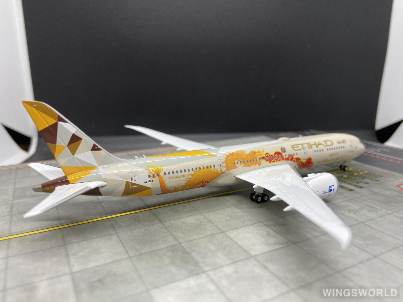 Phoenix 1:400 PH04325 Etihad Airways 阿提哈德航空 Boeing 787-9 A6-BLF