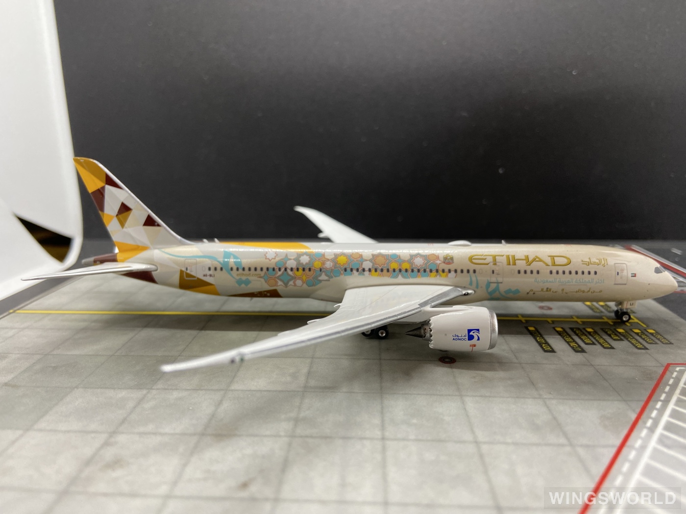 Phoenix 1:400 PH04312 Etihad Airways 阿提哈德航空 Boeing 787-9 A6-BLI