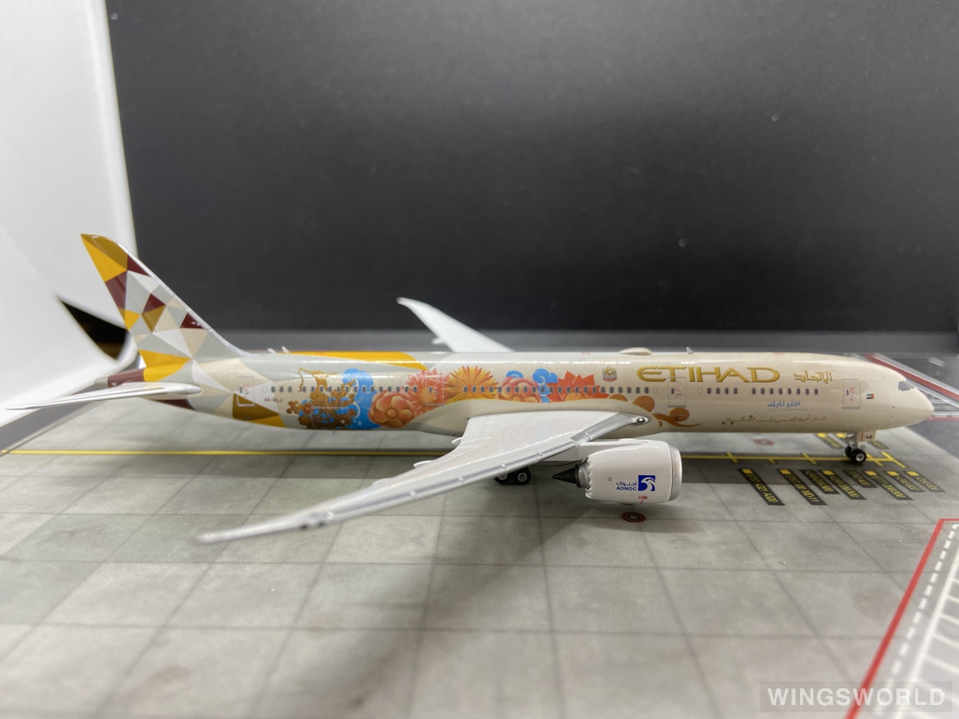 Phoenix 1:400 PH04337 Etihad Airways 阿提哈德航空 Boeing 787-9 A6-BLJ