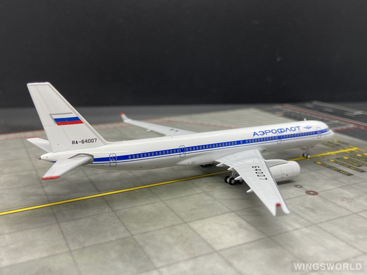 Pandamodel 1:400 202134 Aeroflot 俄罗斯航空 Tupolev Tu-204 RA-64007