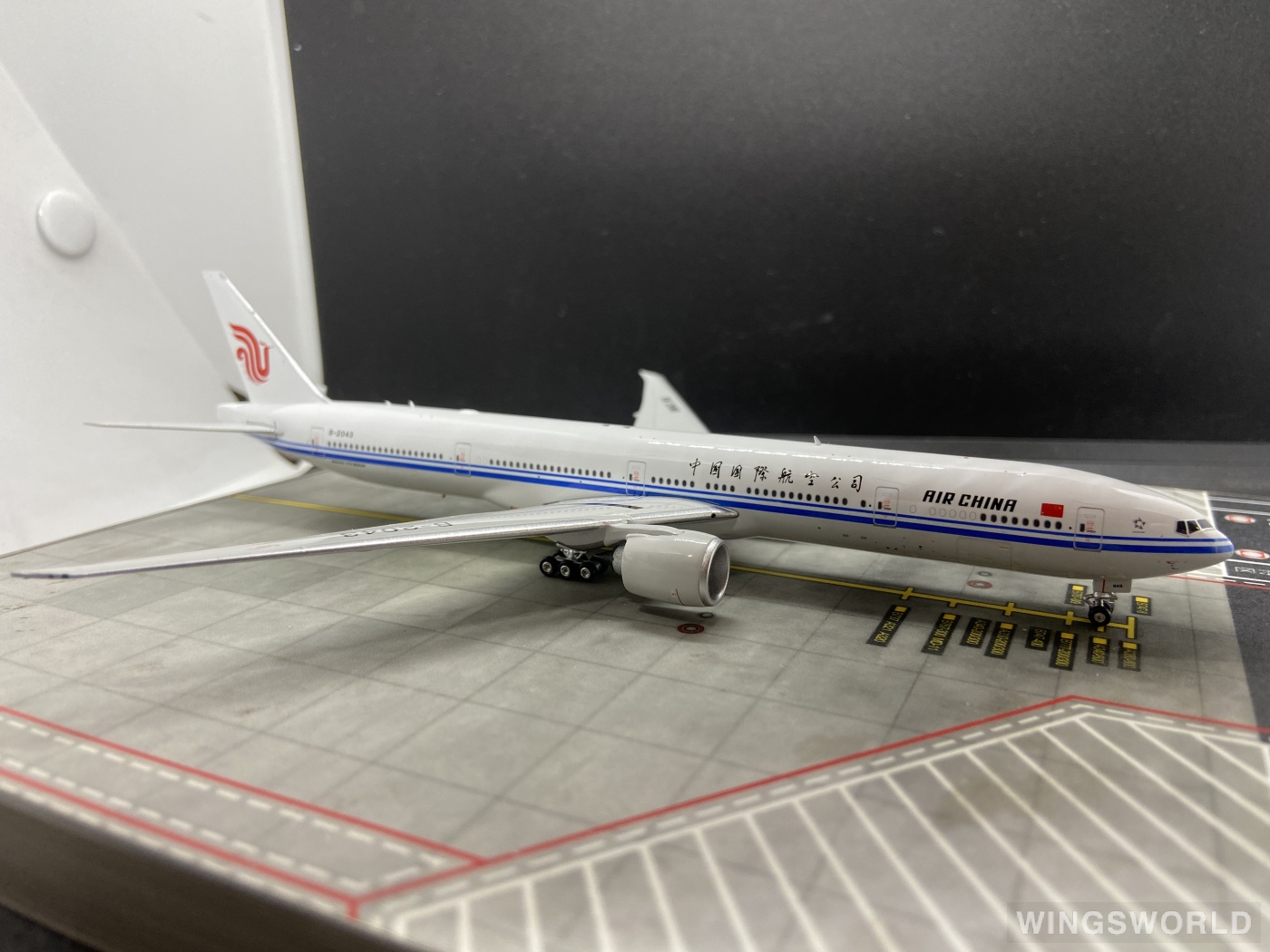 Phoenix 1:400 PH11711 Air China 中国国际航空 Boeing 777-300ER B-2043