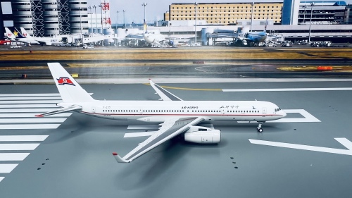 Pandamodel 1:400 Tupolev Tu-204 Air Koryo 朝鲜高丽航空202119 P-633