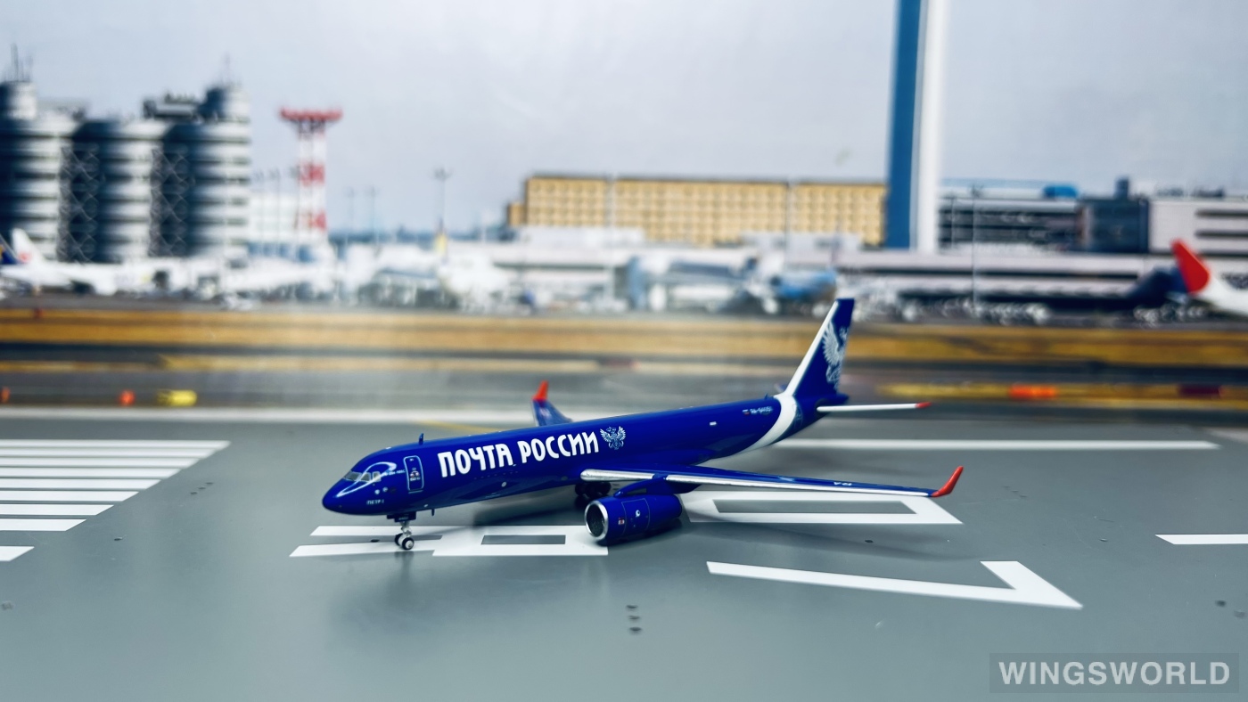 Pandamodel 1:400 202131 Aviastar-TU Airlines Tupolev Tu-204 RA-64051
