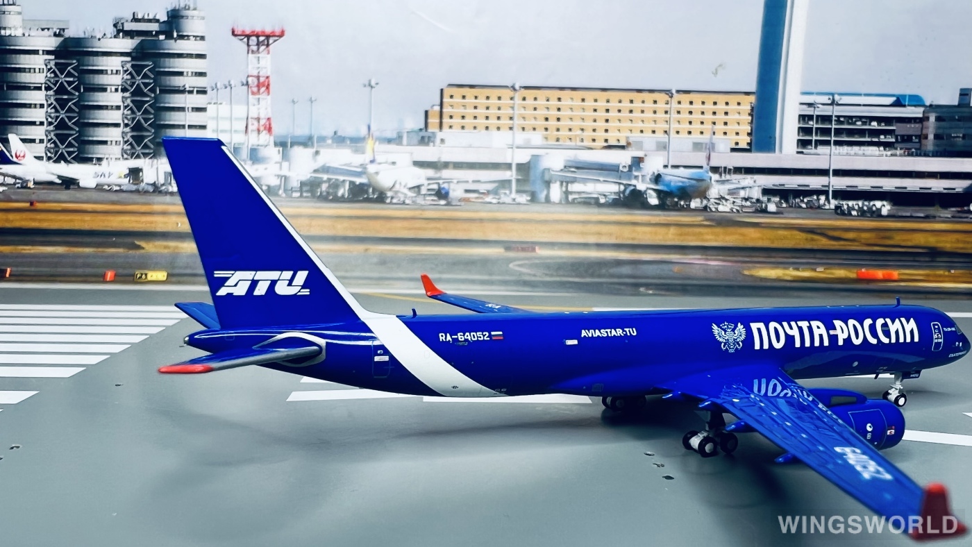 Pandamodel 1:400 202132 Aviastar-TU Airlines Tupolev Tu-204 RA-64052