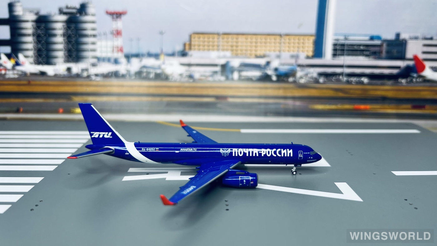Pandamodel 1:400 202132 Aviastar-TU Airlines Tupolev Tu-204 RA-64052