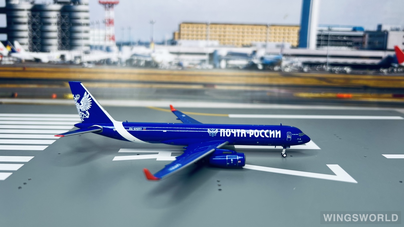 Pandamodel 1:400 202131 Aviastar-TU Airlines Tupolev Tu-204 RA-64051