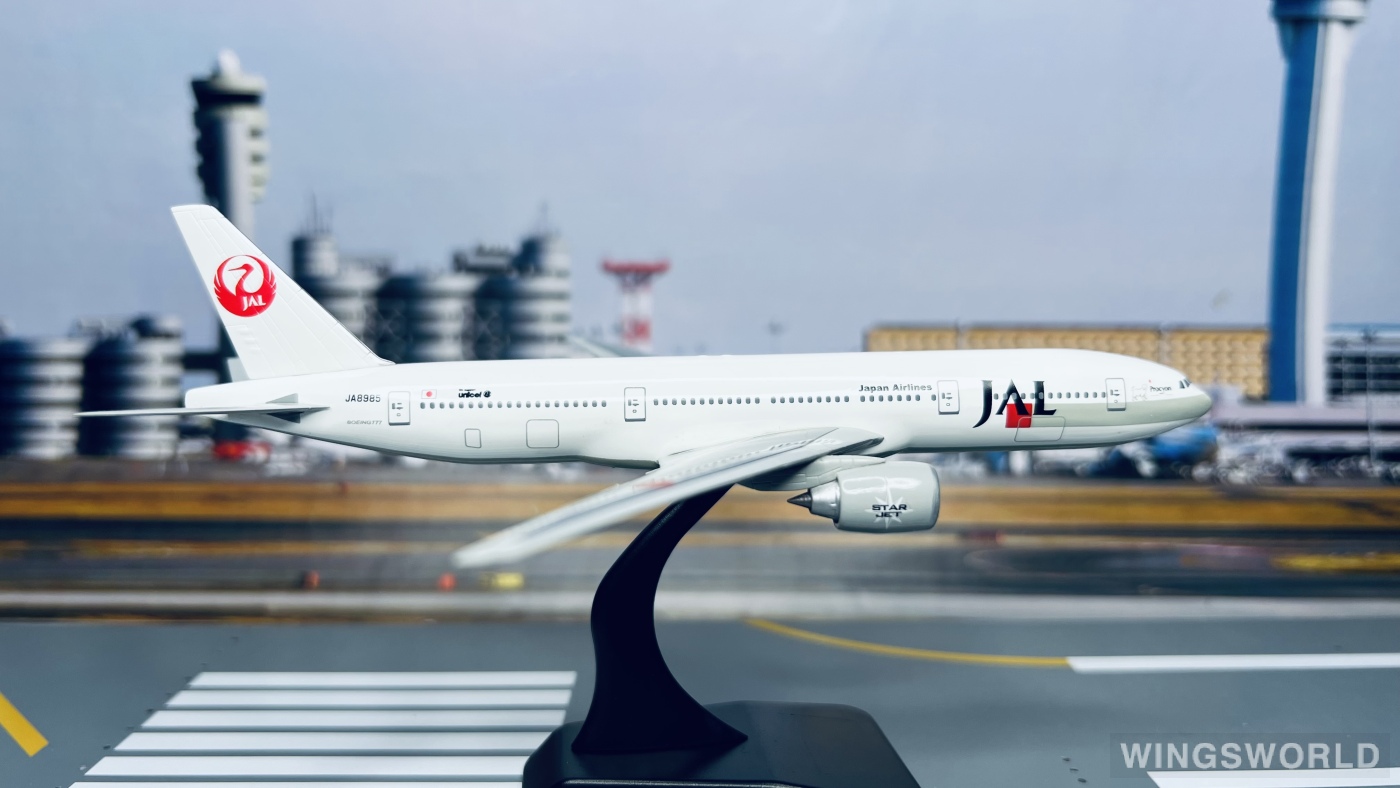 Dragon Models 1:400 J--002 Japan Airlines 日本航空 Boeing 777-200 JA8985