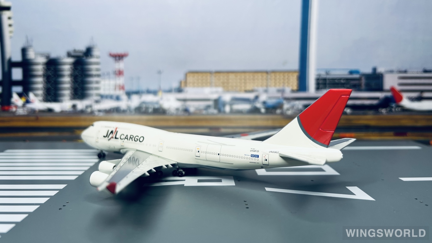 Big Bird 1:400 BB4-2006-1 Japan Airlines 日本航空 Boeing 747-400 JA8902