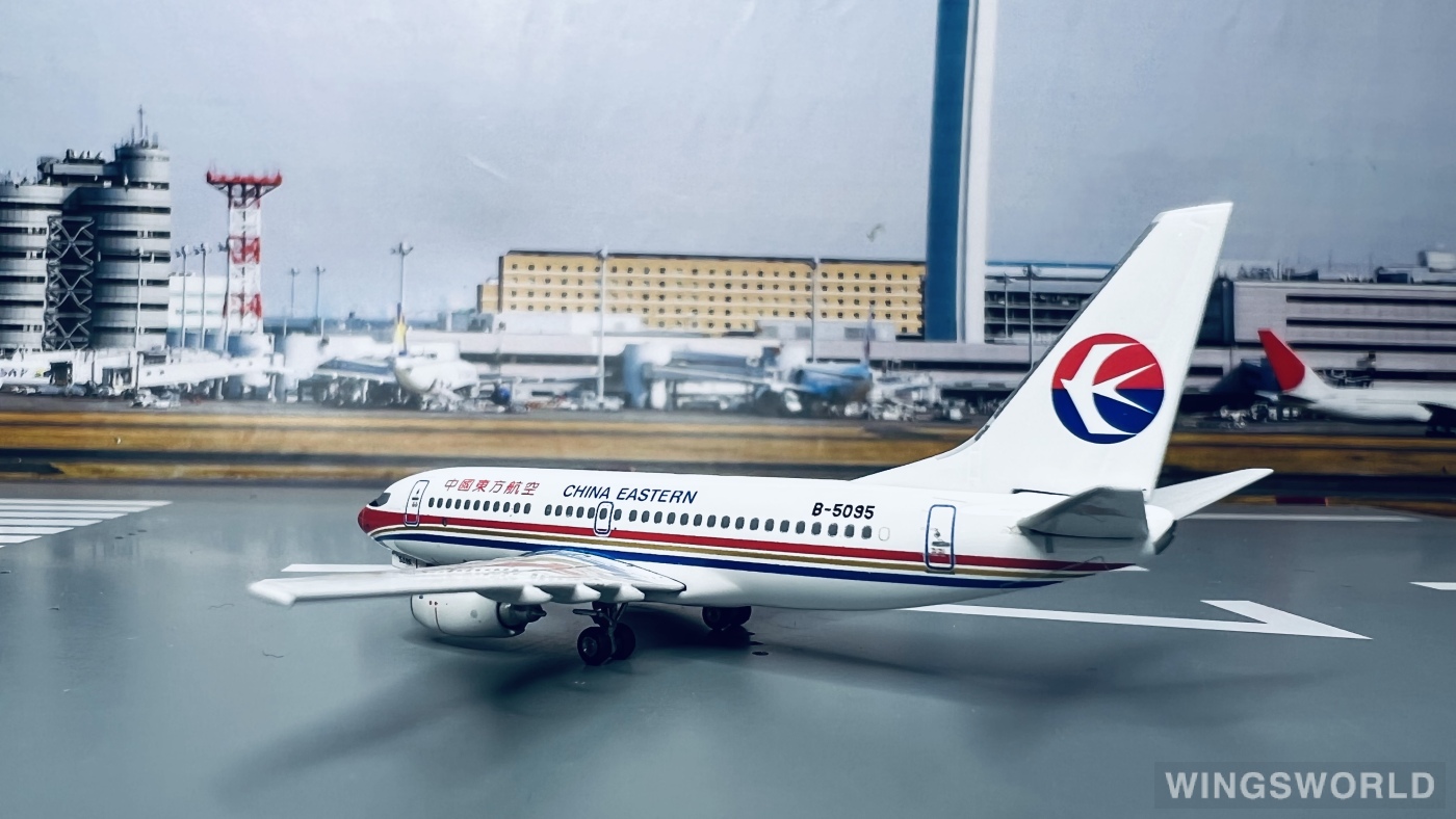 Phoenix 1:400 PH10627 China Eastern 中国东方航空 Boeing 737-700 B-5095