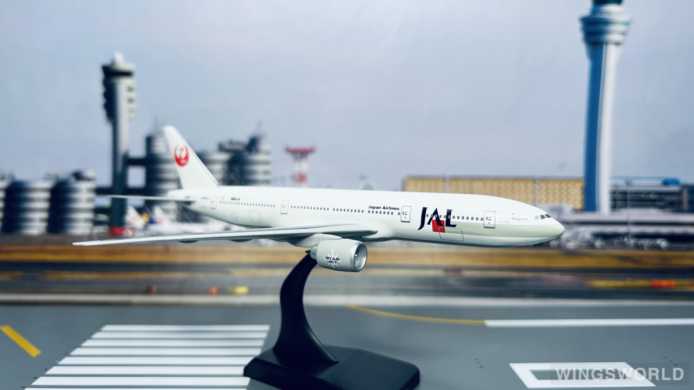 Dragon Models 1:400 J--002 Japan Airlines 日本航空 Boeing 777-200 JA8985