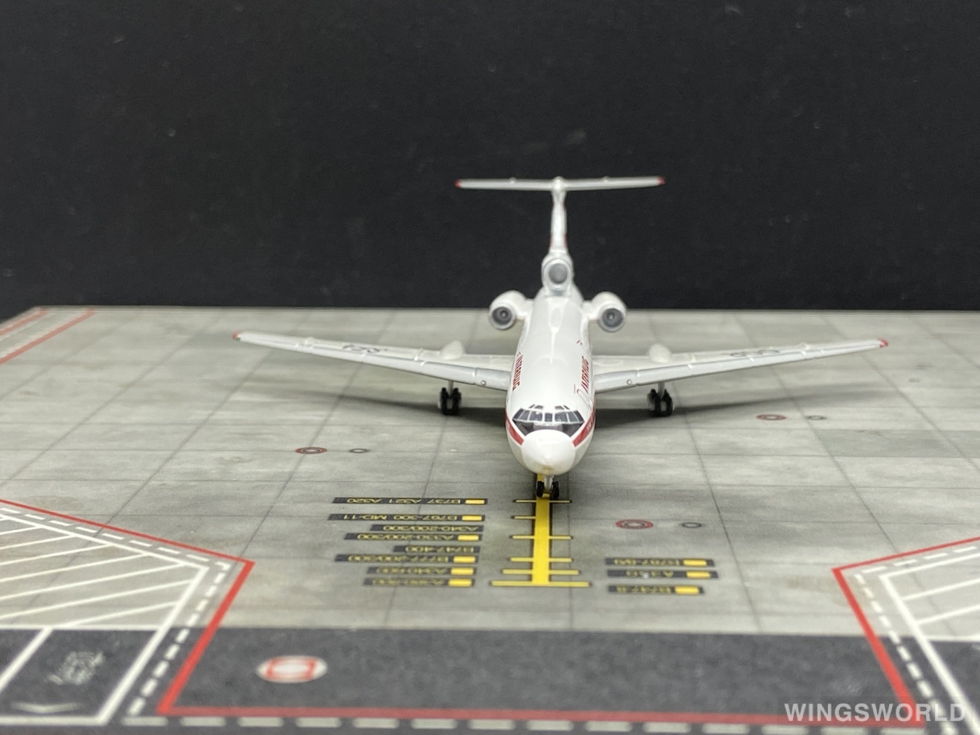 AeroClassics 1:400 AC18054 Interflug 东德航空 Tupolev Tu-154 DDR-SFA