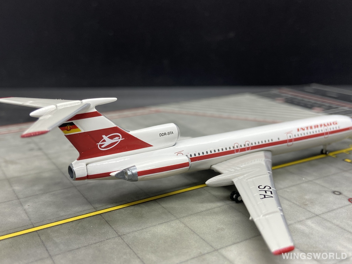 AeroClassics 1:400 AC18054 Interflug 东德航空 Tupolev Tu-154 DDR-SFA