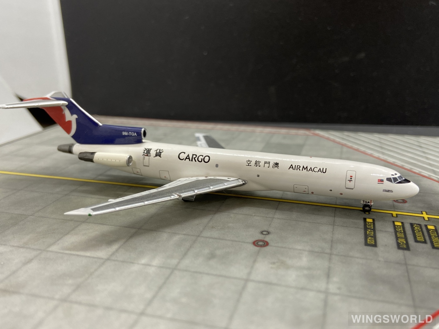 Aviation400 1:400 AV4722010 Air Macau 澳门航空 Boeing 727-200 9M-TGA