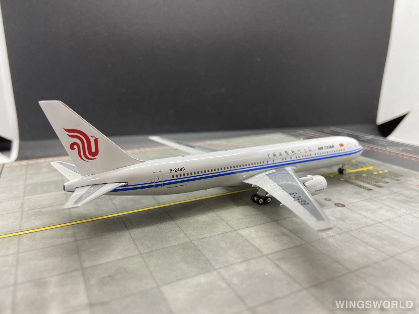 Phoenix 1:400 PH10951 Air China 中国国际航空 Boeing 767-300ER B-2499