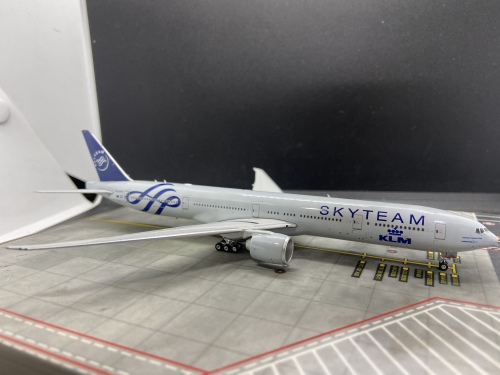KLM 荷兰皇家航空 Boeing 777-300ER PH-BVD 天合联盟涂装 PH11705 Phoenix 1:400