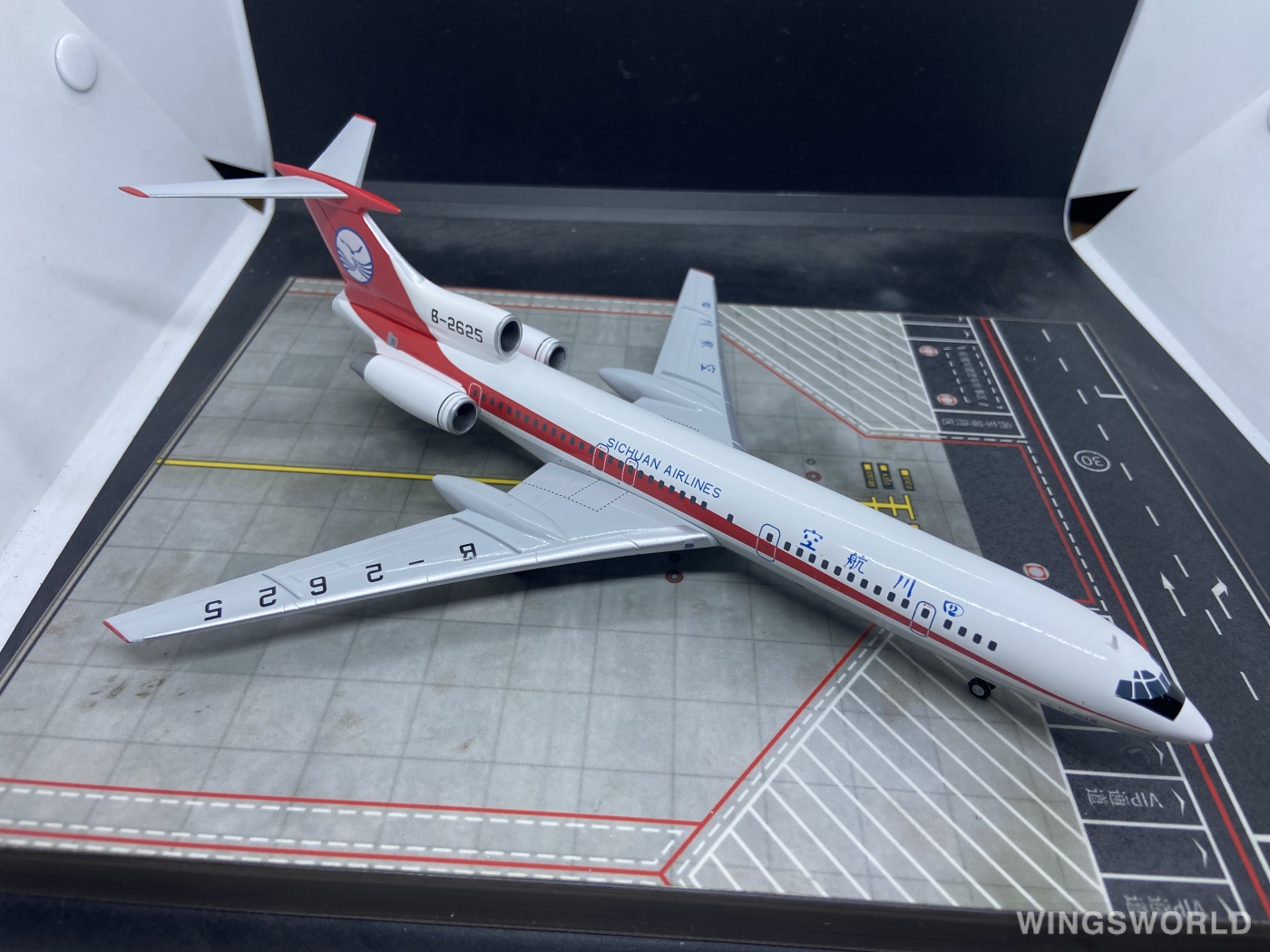 JC Wings 1:200 XX2045 Sichuan Airlines 四川航空 Tupolev Tu-154 B-2625