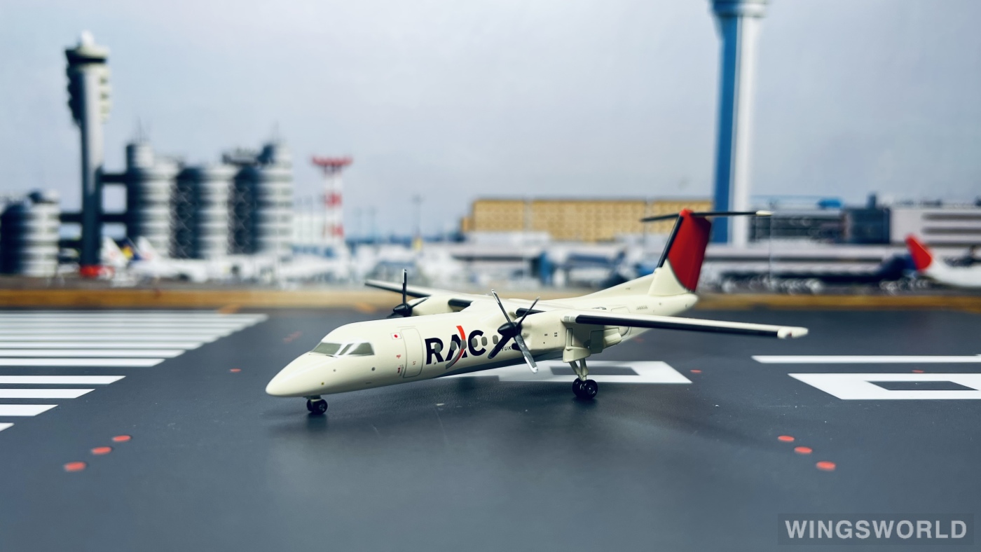 Hogan 1:200 DH28009 Ryukyu Air Commuter 琉球空中通勤 Bombardier Dash 8-300 JA8936