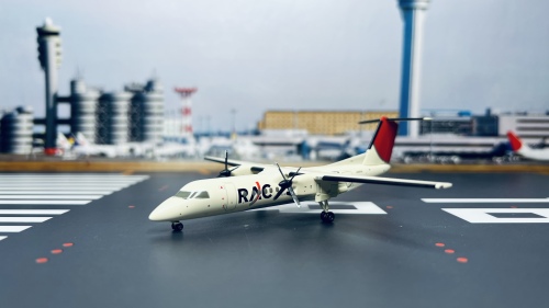Ryukyu Air Commuter 琉球空中通勤 Bombardier Dash 8-300 JA8936  DH28009 Hogan 1:200