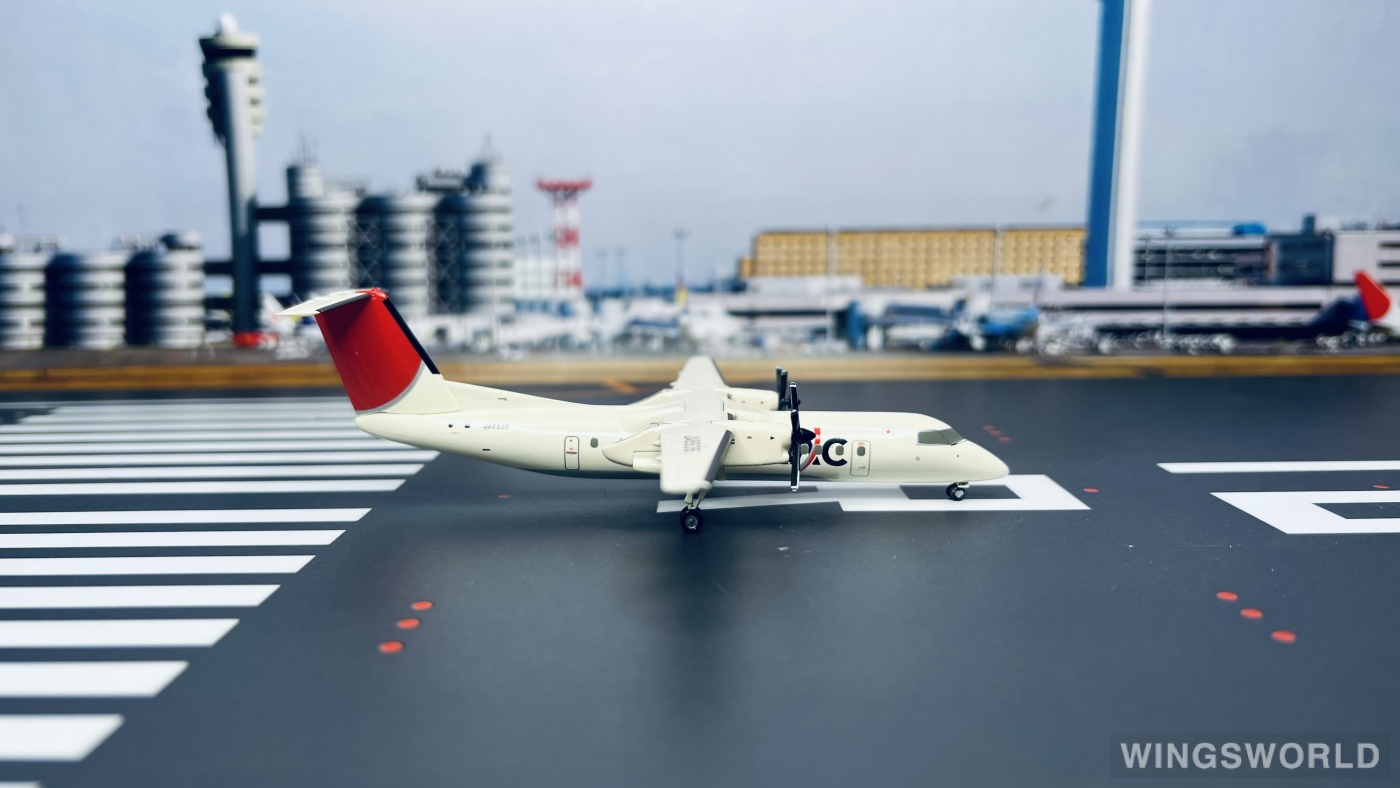 Hogan 1:200 DH28009 Ryukyu Air Commuter 琉球空中通勤 Bombardier Dash 8-300 JA8936