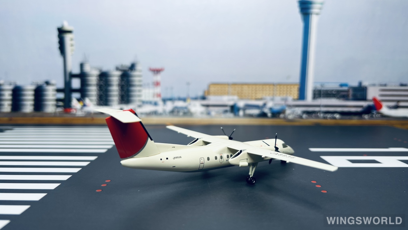 Hogan 1:200 DH28009 Ryukyu Air Commuter 琉球空中通勤 Bombardier Dash 8-300 JA8936