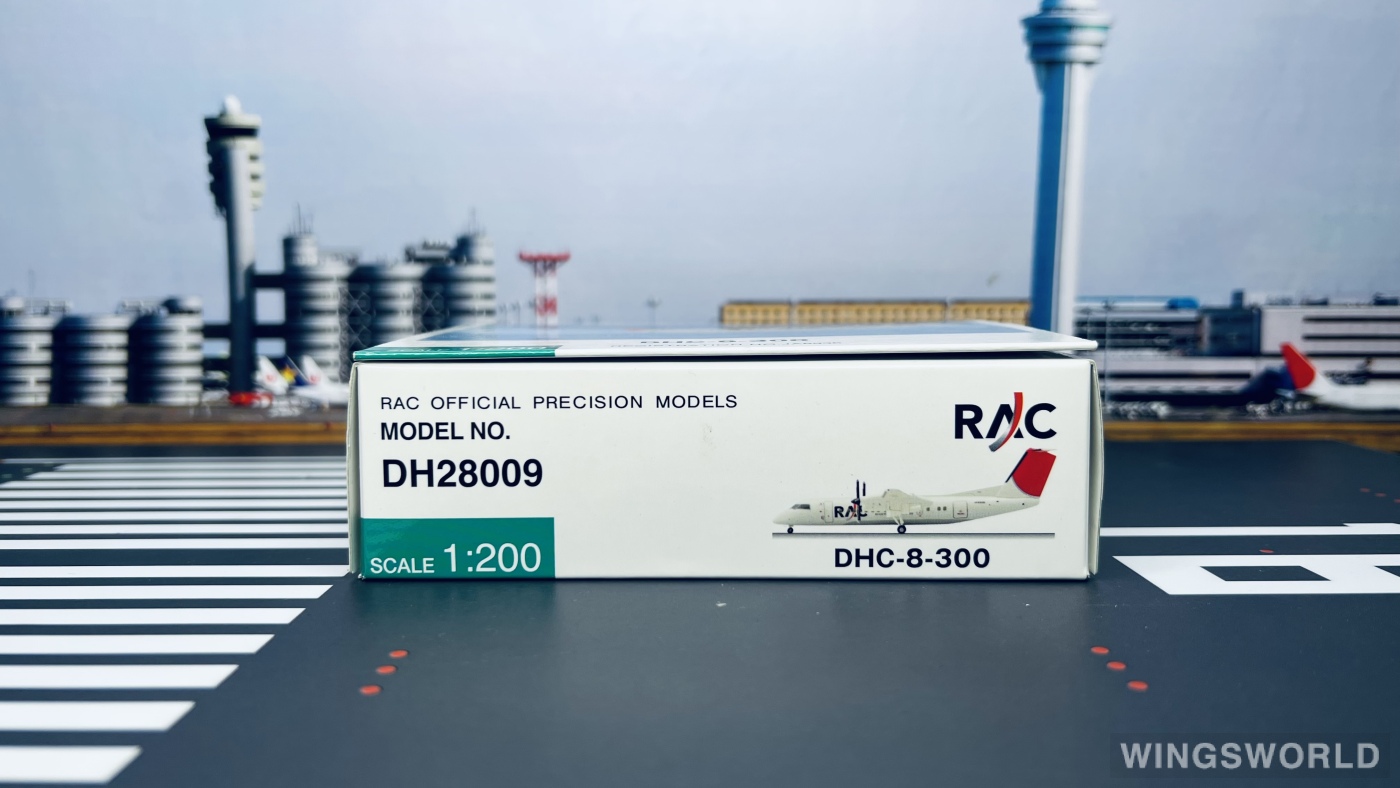 Hogan 1:200 DH28009 Ryukyu Air Commuter 琉球空中通勤 Bombardier Dash 8-300 JA8936