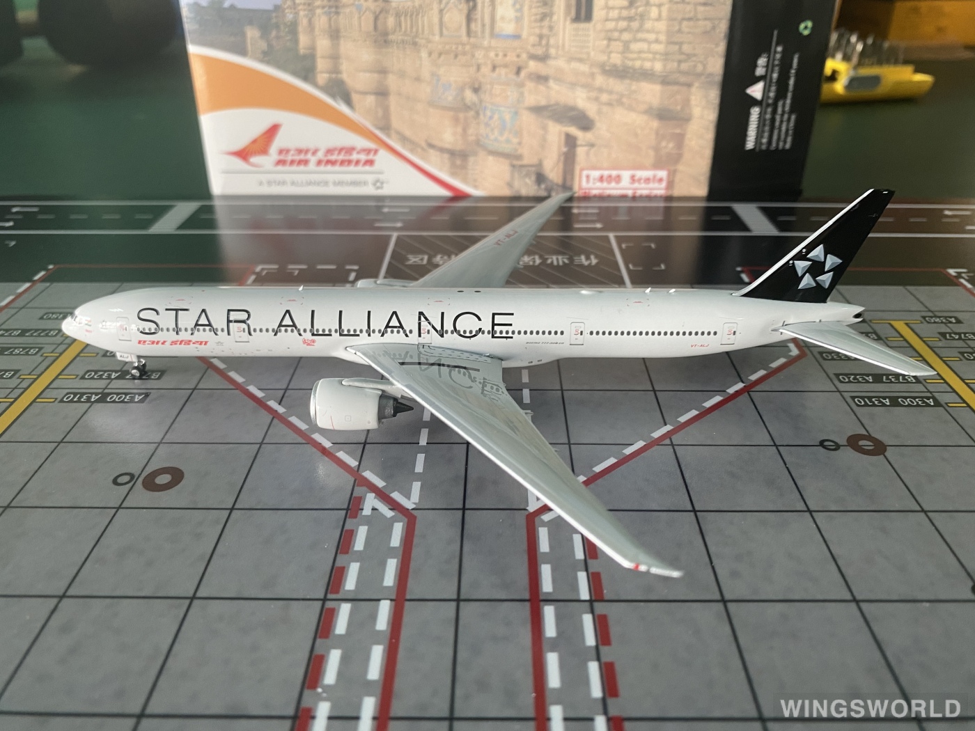 Phoenix 1:400 PH11729 Air India 印度航空 Boeing 777-300ER VT-ALJ