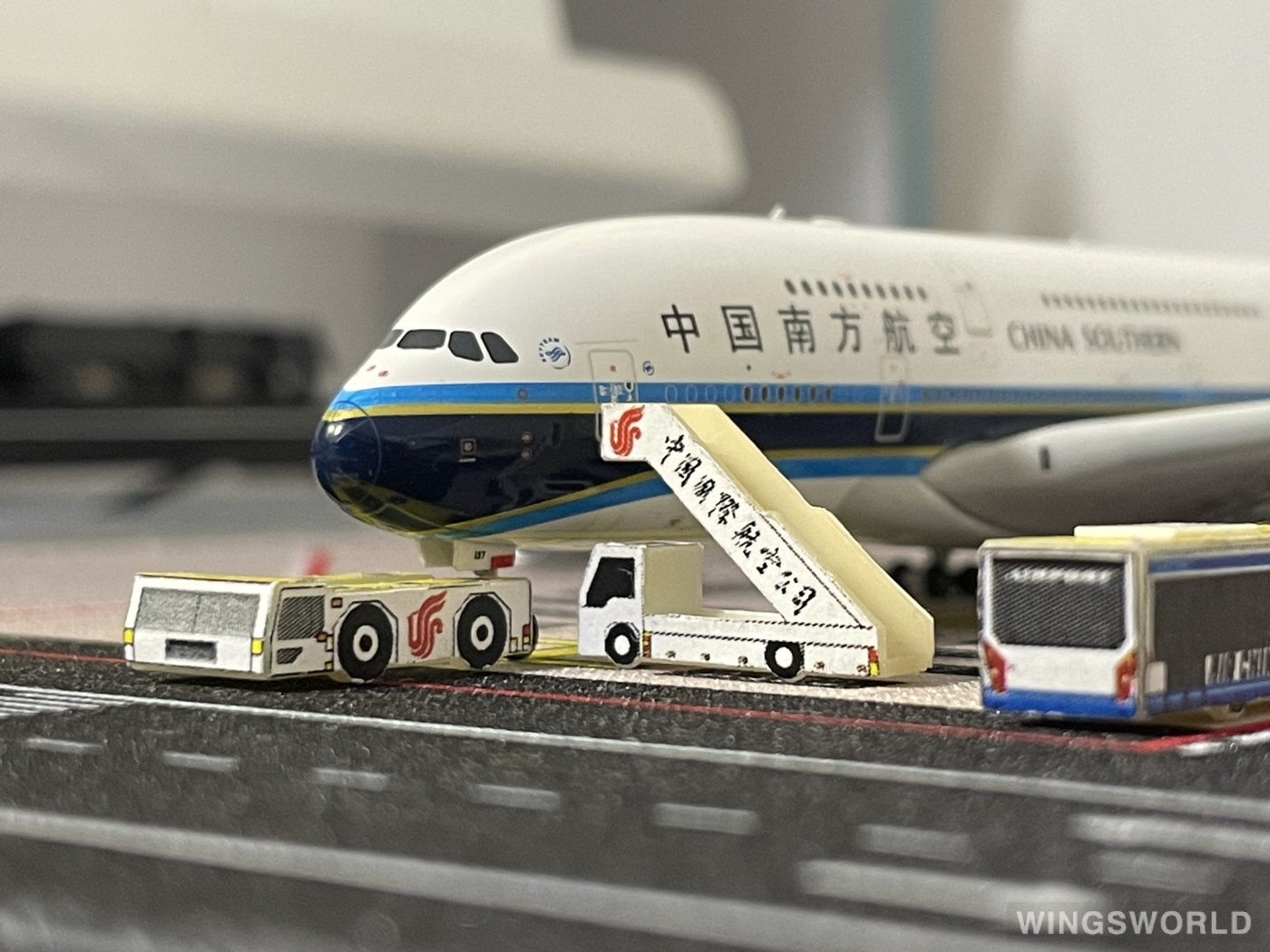 Phoenix 1:400 PH11535 China Southern 中国南方航空 Airbus A380-800 B-6137