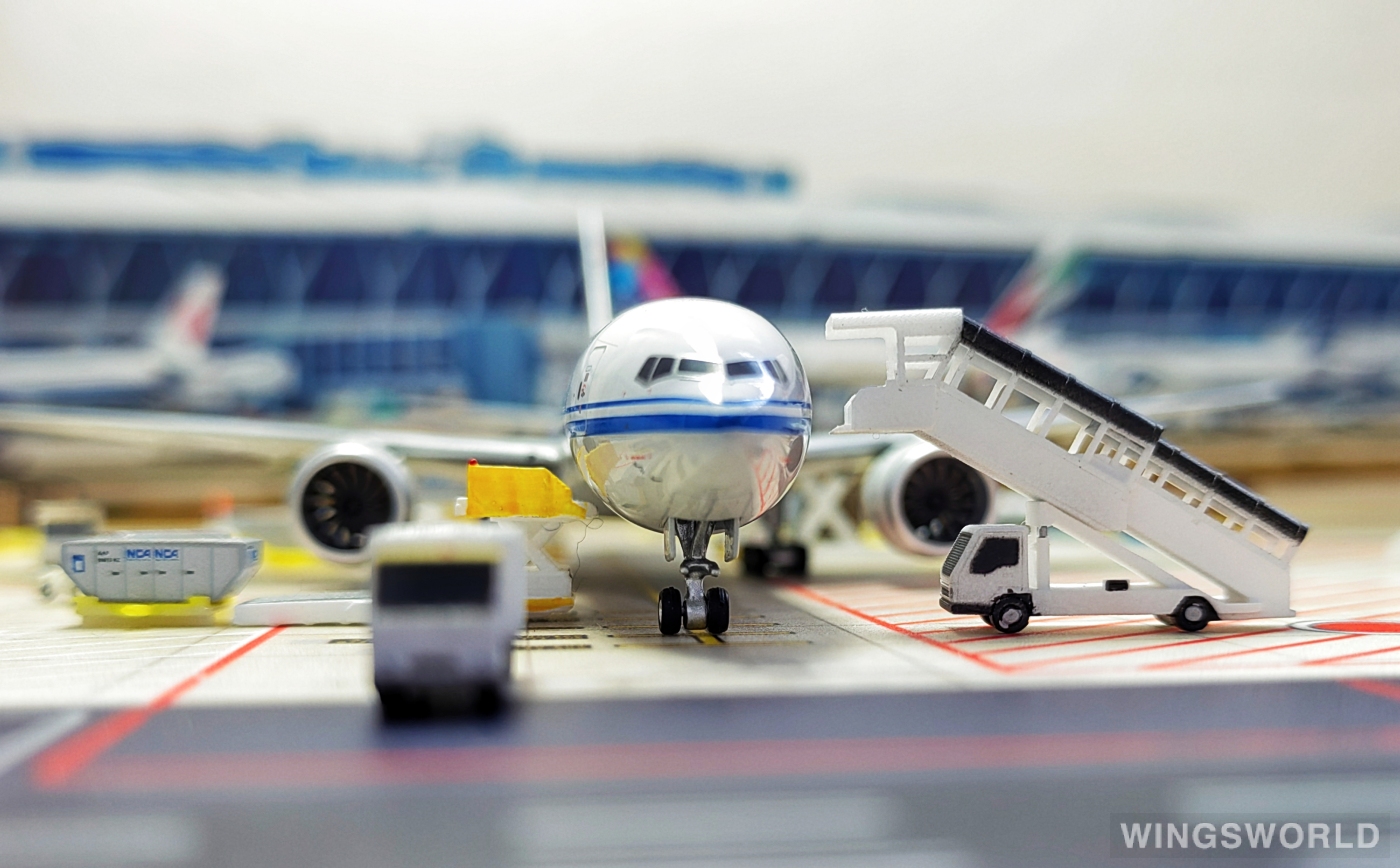 Phoenix 1:400 PH11707 Air China Cargo 中国国际货运航空 Boeing 777F B-2098