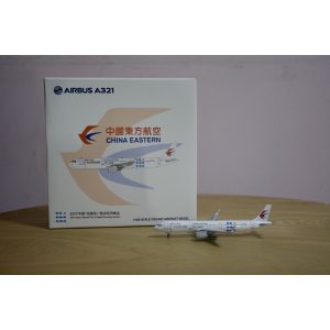 China Eastern 中国东方航空 Airbus A321 B-8570 2014s colors. 