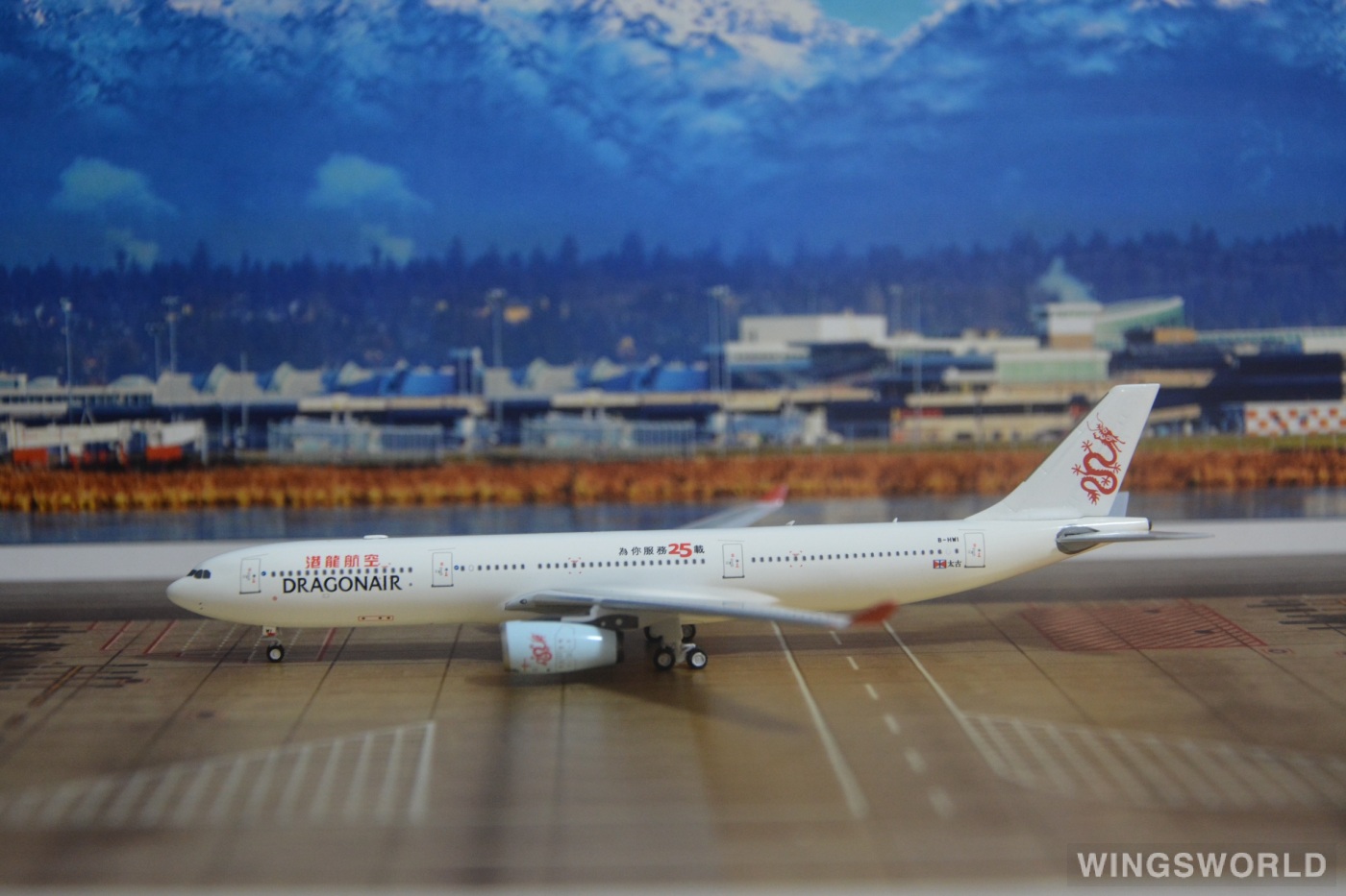 Skywings 1:400 048 Dragonair 港龙航空 Airbus A330-300 B-HWI